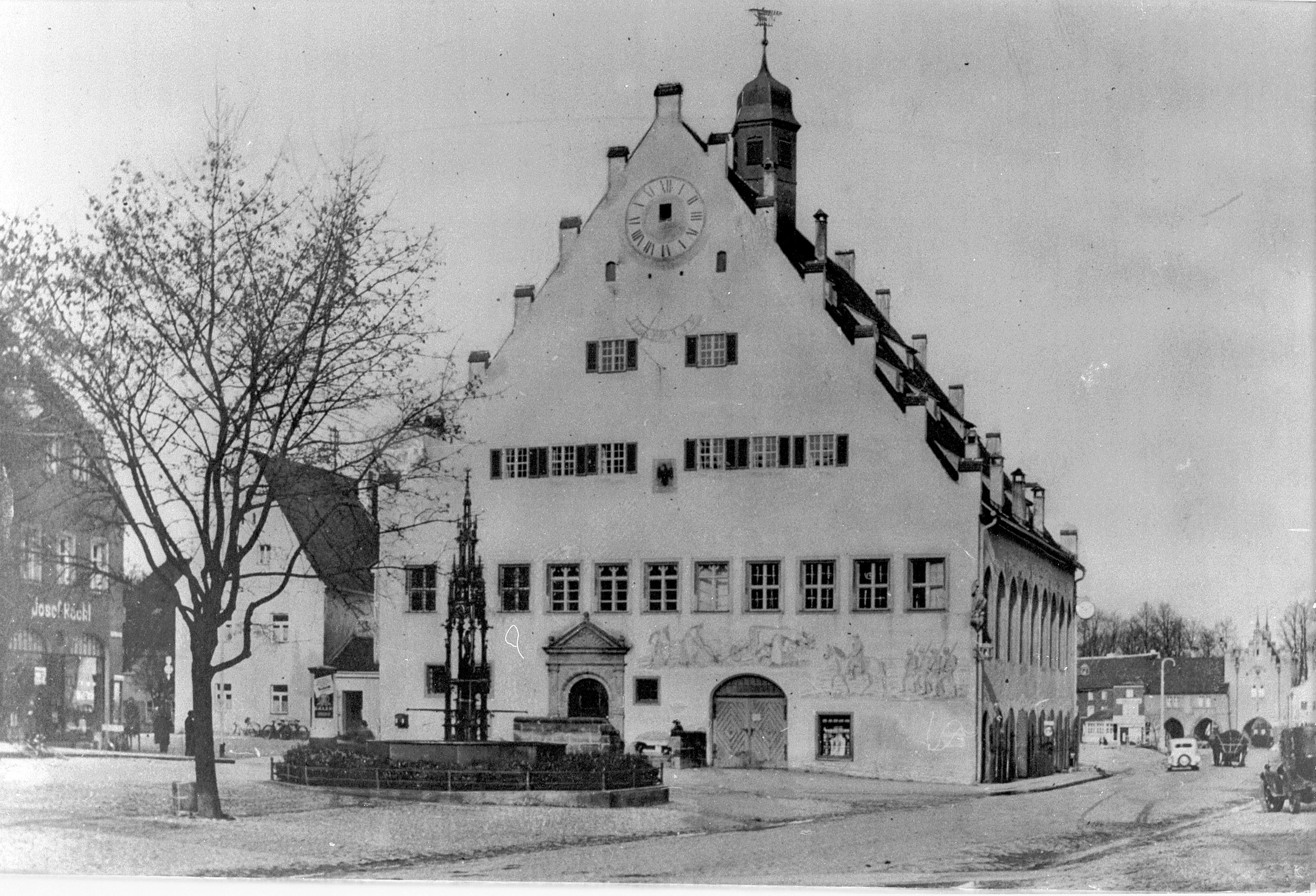 037 Rathaus mit Lateinschule, links im Bild